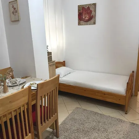 Family House & Free Parking Golem, Durres דירה גולם