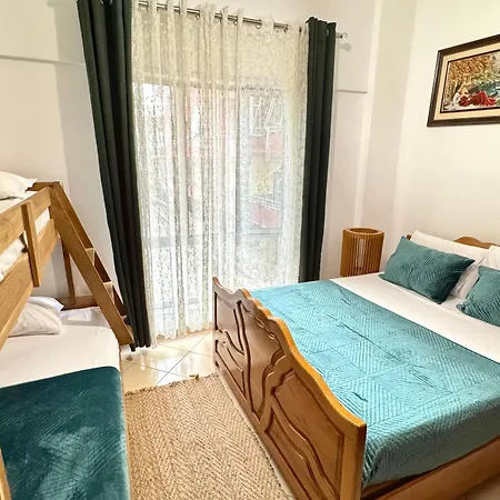 דירה Family House & Free Parking Golem, Durres *