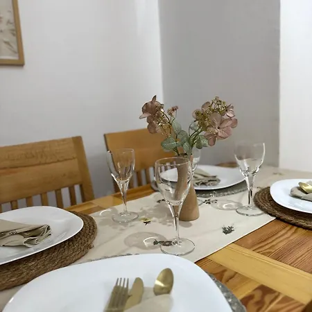 Family House & Free Parking Golem, Durres דירה גולם