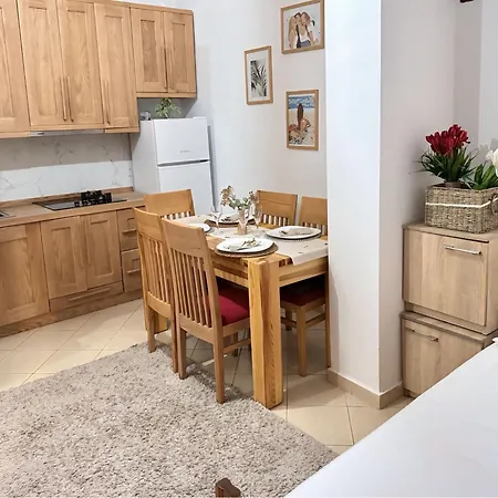 Family House & Free Parking Golem, Durres דירה