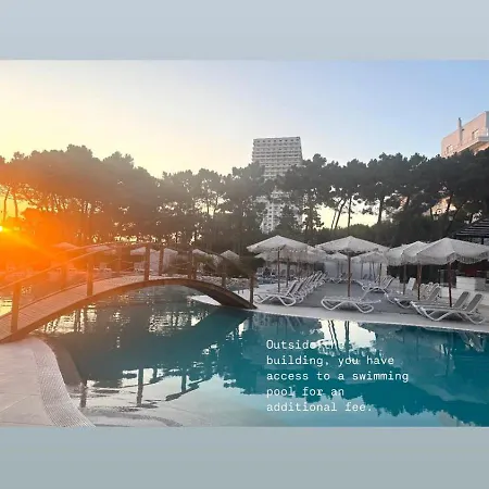 Family House & Free Parking Golem, Durres 아파트
