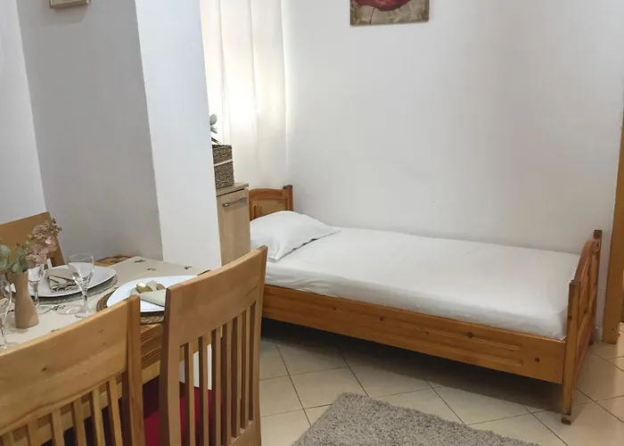 Family House & Free Parking Golem, Durres 아파트 골렘