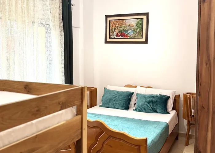 Family House & Free Parking Golem, Durres * 골렘