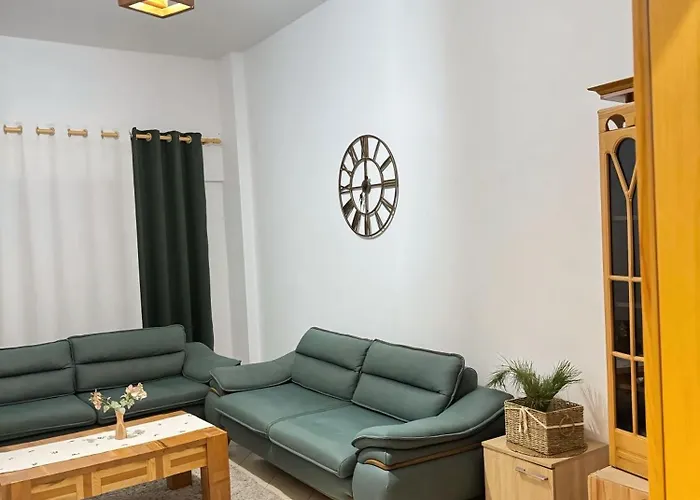 Family House & Free Parking Golem, Durres 골렘