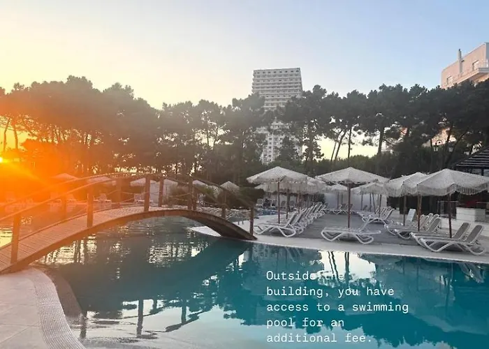 Family House & Free Parking Golem, Durres 아파트