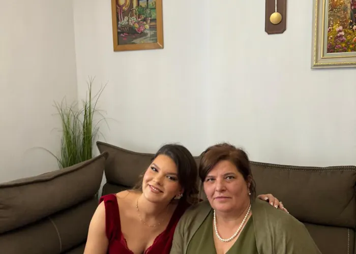 Family House & Free Parking Golem, Durres 골렘