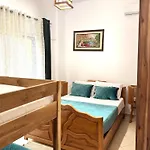 Family House & Free Parking Golem, Durres * 格勒姆