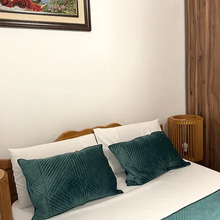 Daire Family House & Free Parking Golem, Durres