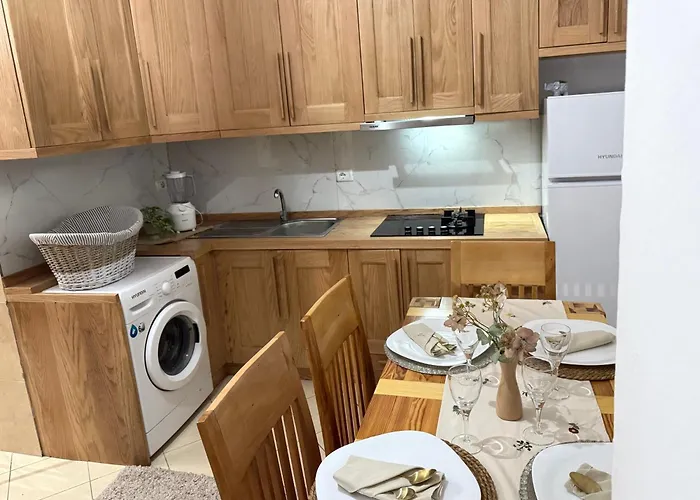 Family House & Free Parking Golem, Durres