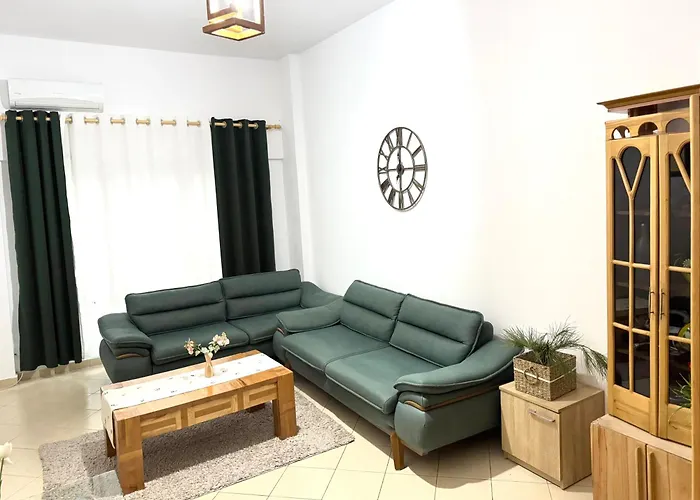 Family House & Free Parking Golem, Durres 格勒姆
