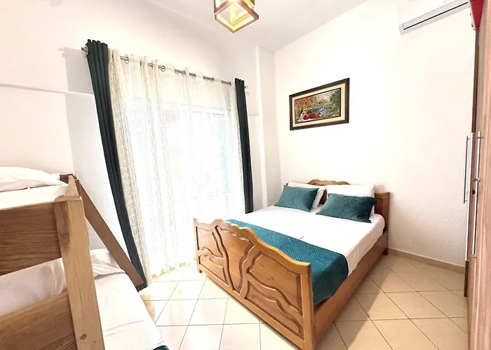 Family House & Free Parking Golem, Durres 公寓 格勒姆